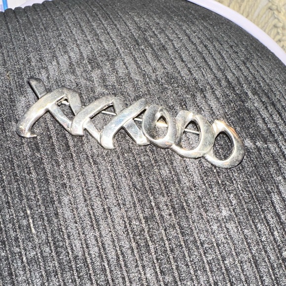 Tiffany & Co Paloma Picasso Sterling Silver XO Hugs Kisses Brooch - Picture 2 of 4